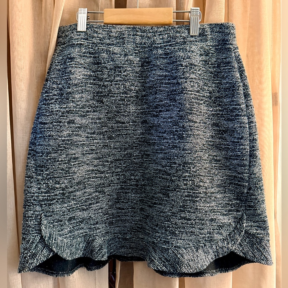 LOFT Textured Black Gray A-Line Tweed Skirt with scalloped hem size XS